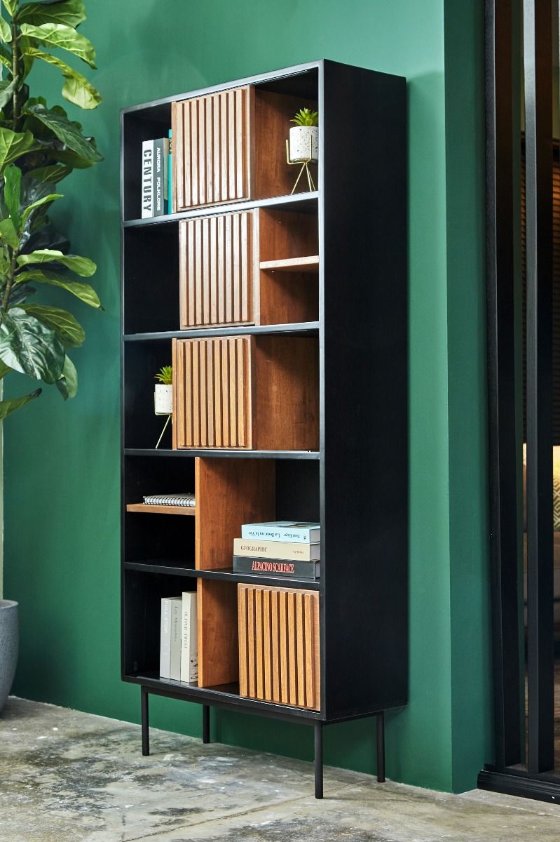 Claude Bookshelf